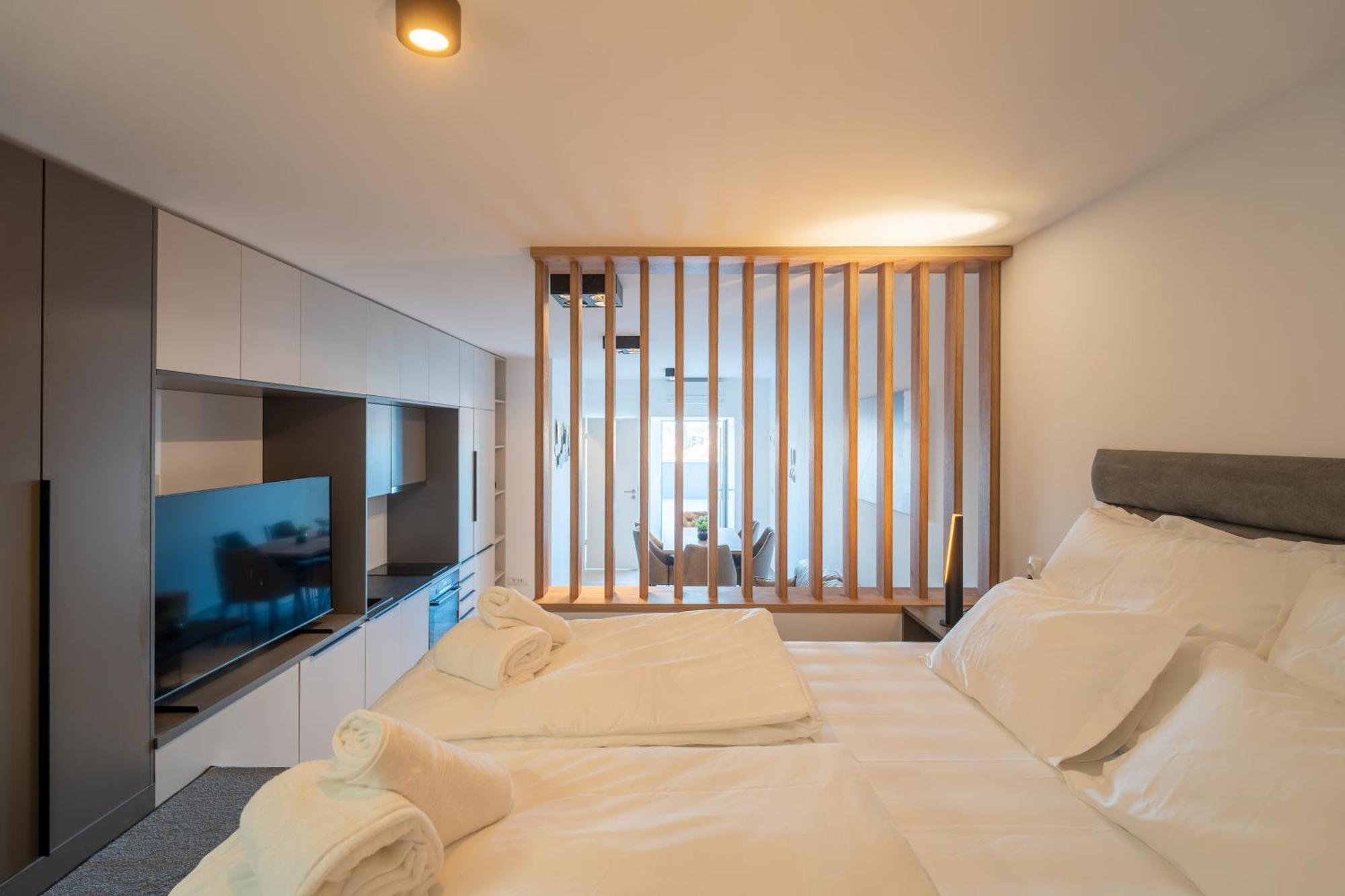 Apartment Penthouse With Roof Terrace And Hot Tub