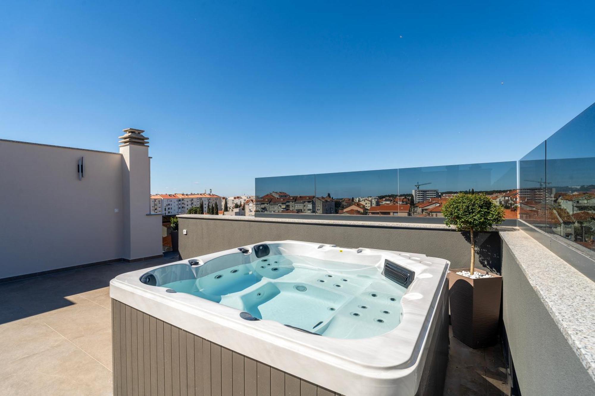 Penthouse With Roof Terrace And Hot Tub Apartment *