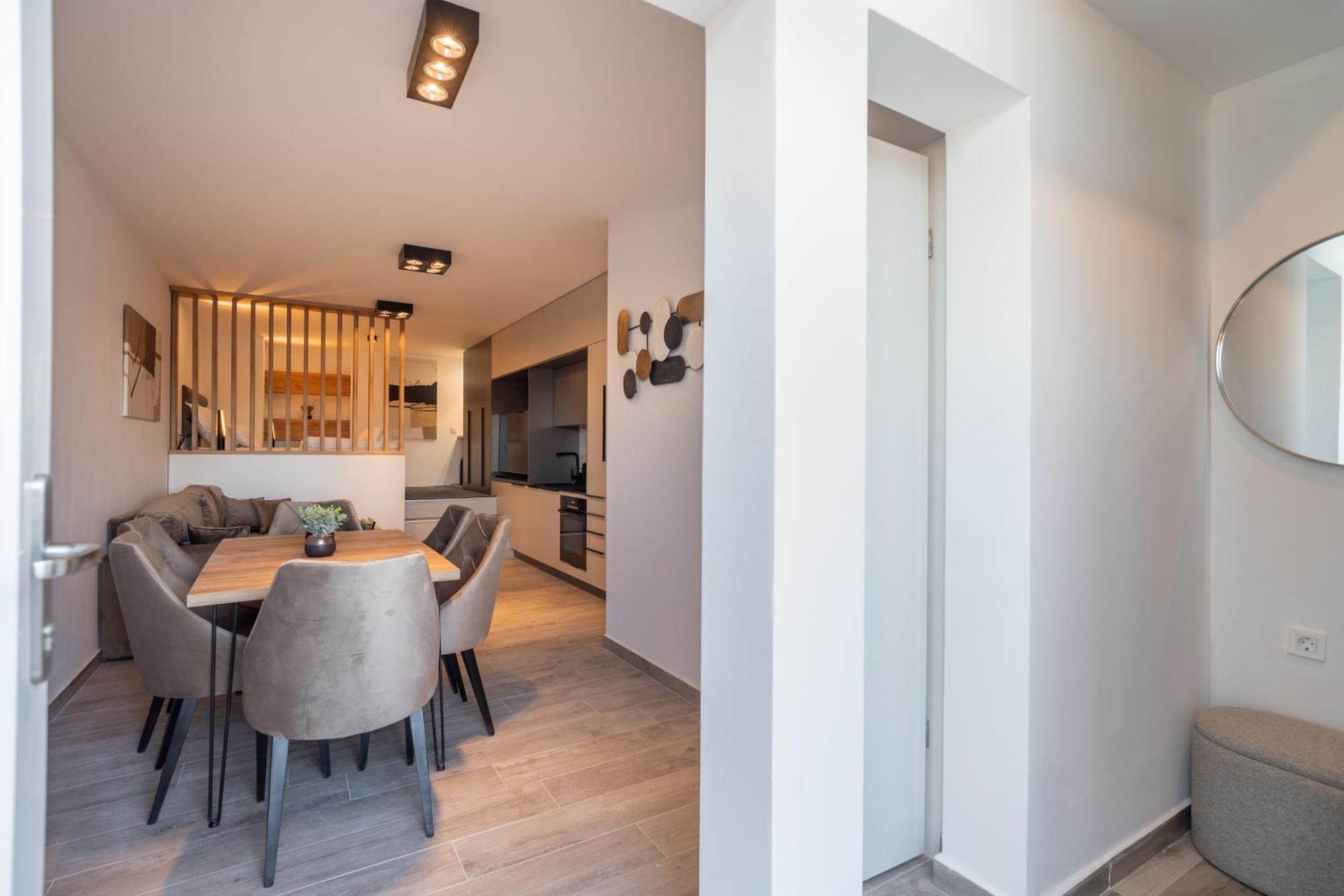 Apartment Penthouse With Roof Terrace And Hot Tub Zadar